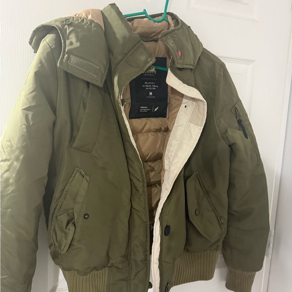 Hollister woman Olive Green Puffer Jacket